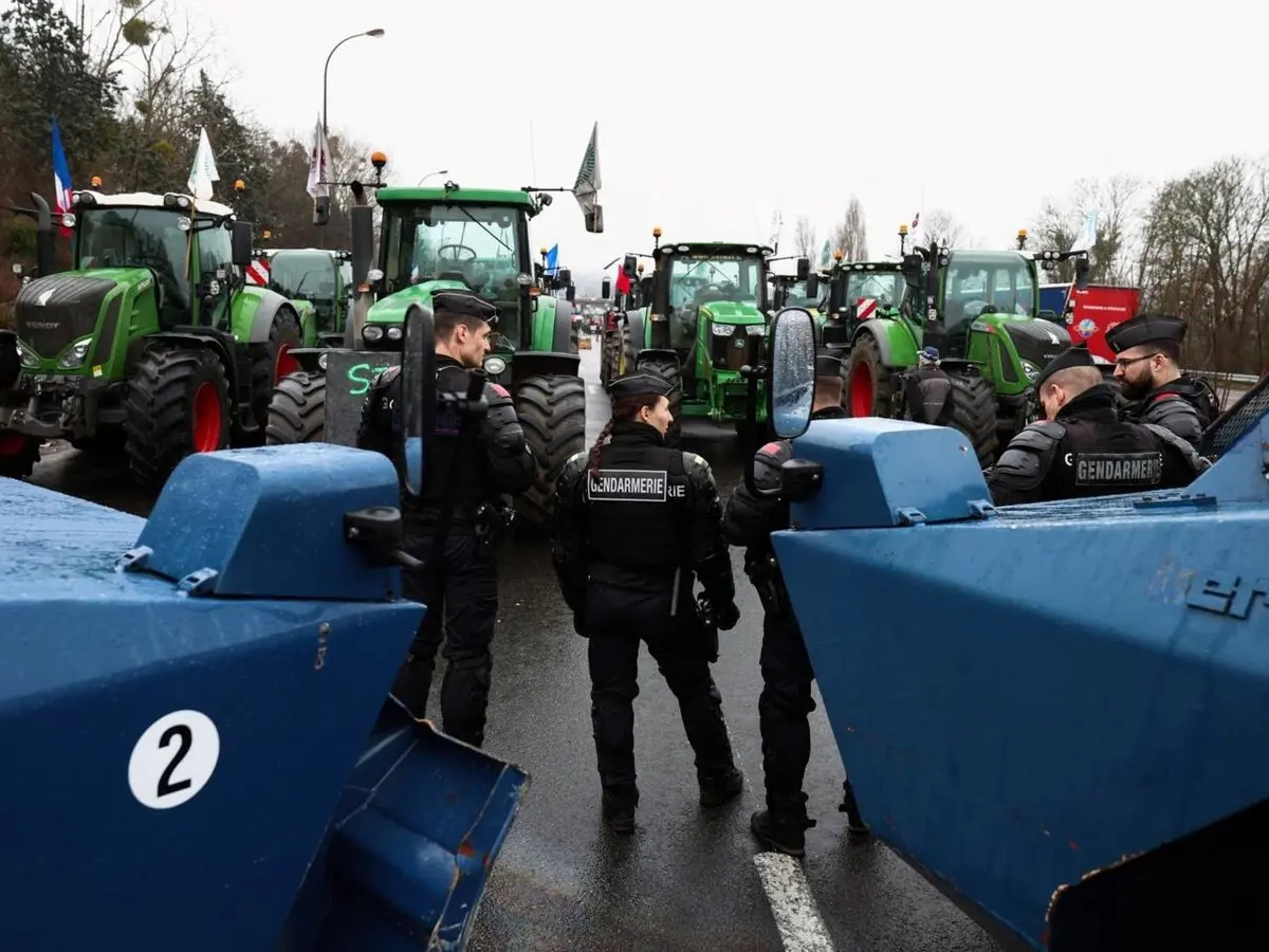فرنسا.. احتجاج المزارعين يعيد أجواء أزمة "السترات الصفراء"