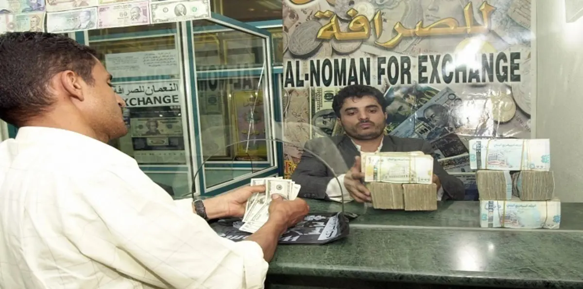 الريال اليمني يهبط لأدنى مستوى أمام الدولار