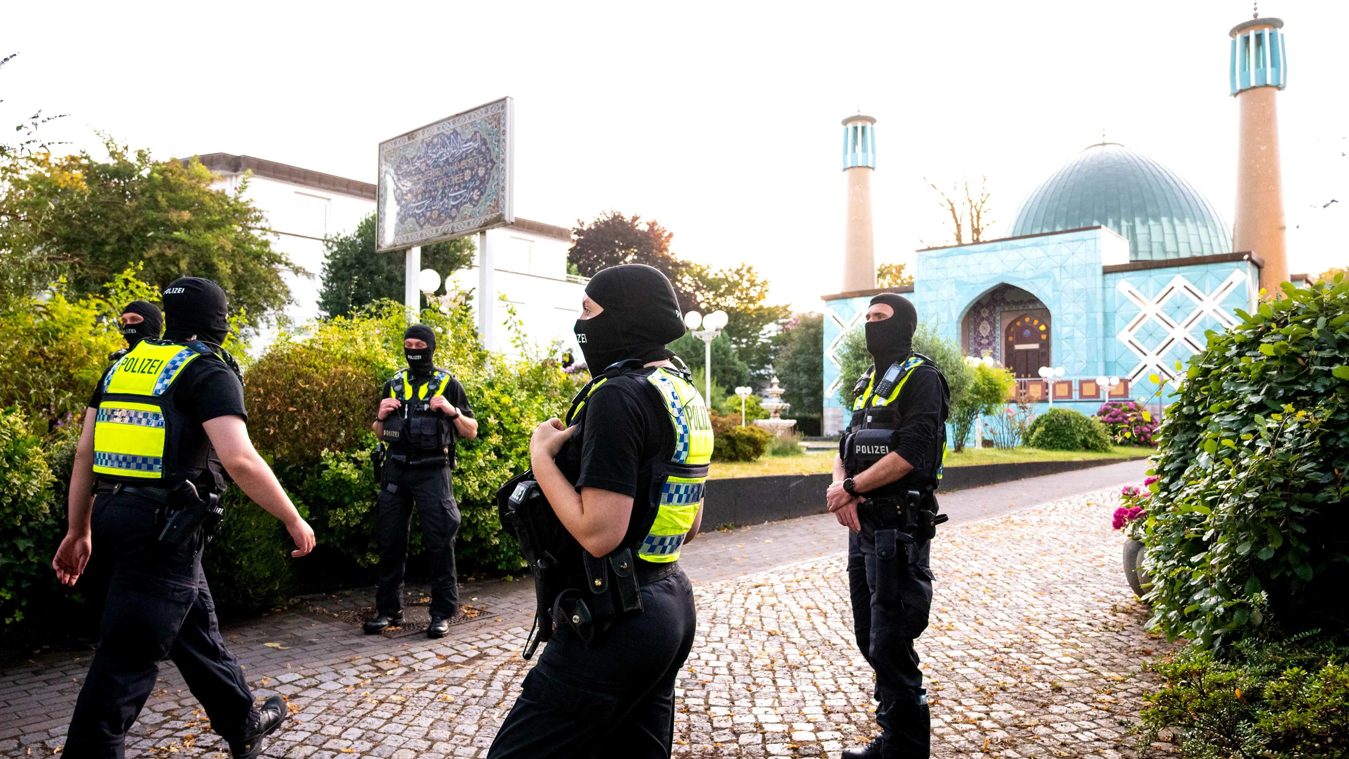 للاشتباه بدعمه "حزب الله".. ألمانيا تحظر "المركز الإسلامي في هامبورغ"