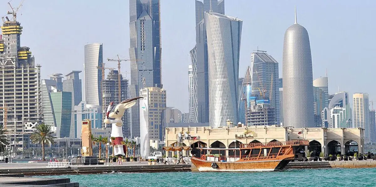الإمارات تبقي على حظر  دخول السفن القطرية لموانئ أبوظبي البترولية