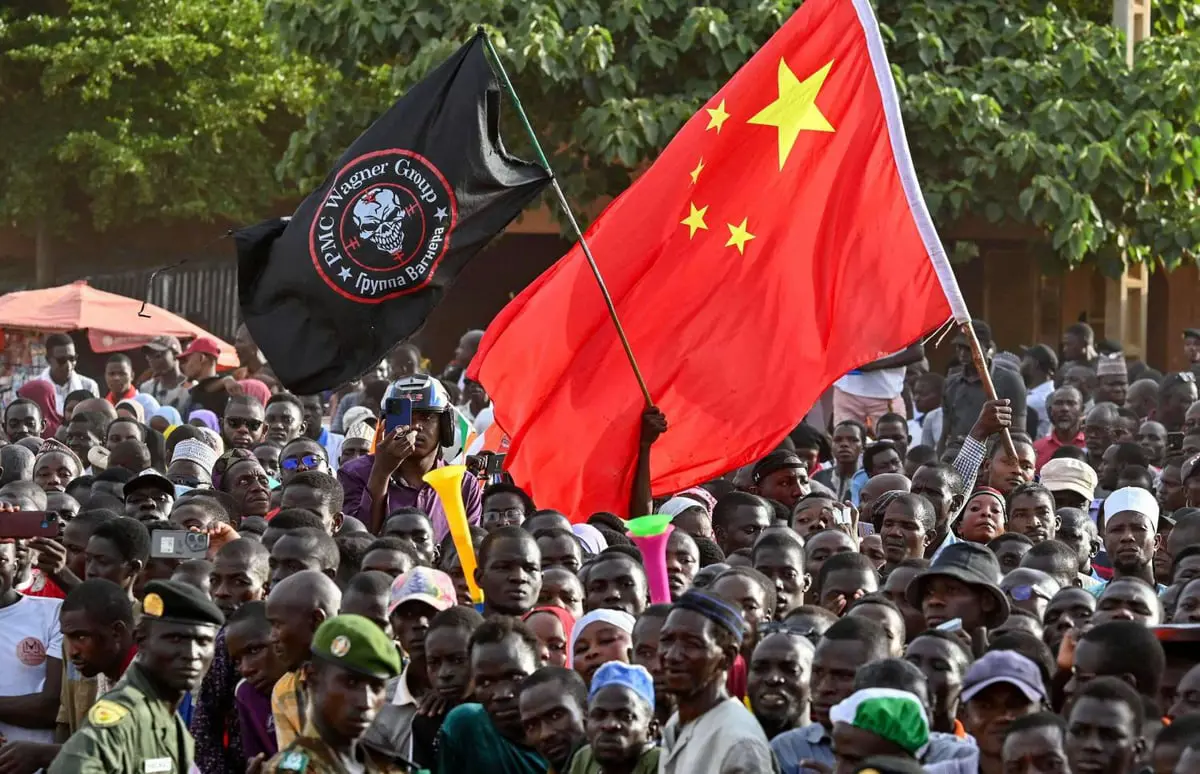 مستفيدة من أخطاء فرنسا.. الصين توسع نفوذها في الساحل الأفريقي