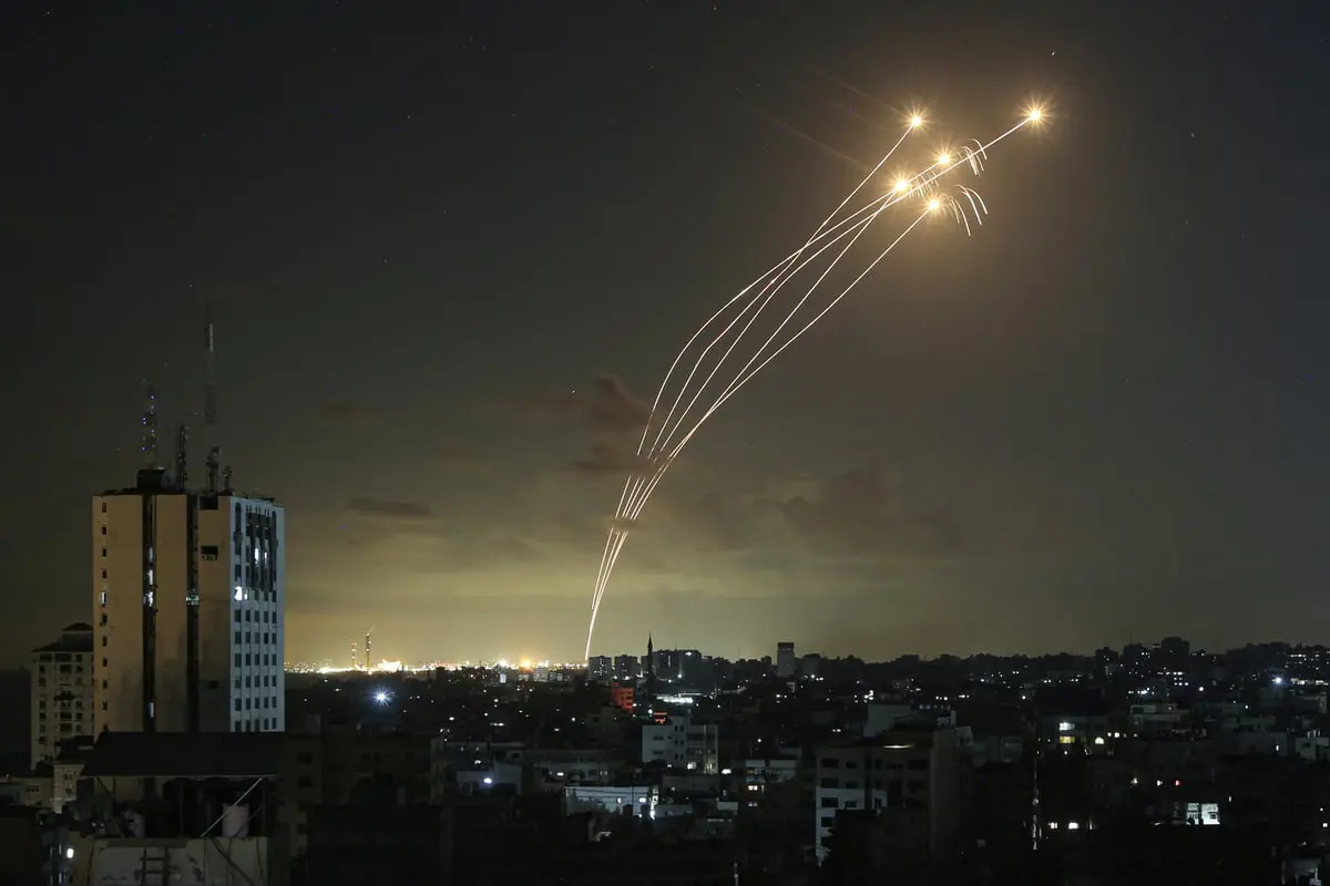 انفجارات عنيفة في سماء إيلات بعد اعتراض هجوم بطائرات مسيّرة (فيديو)