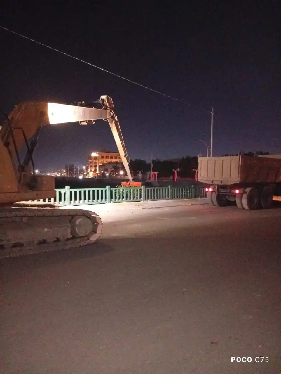 حملة حكومية لإزالة زهرة النيل من نهر الفرات