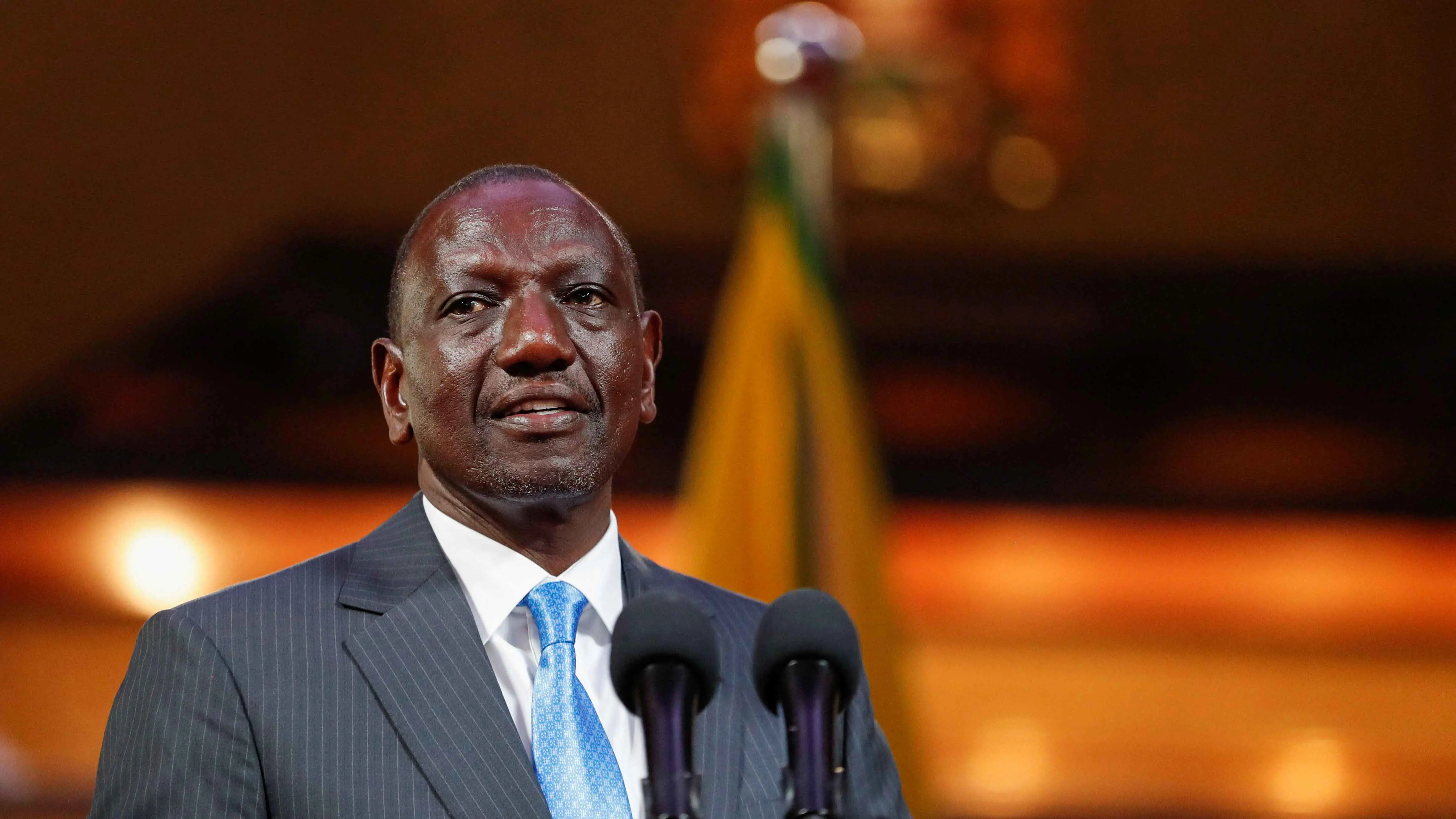 رئيس كينيا يقيل غالبية أعضاء حكومته عقب تظاهرات