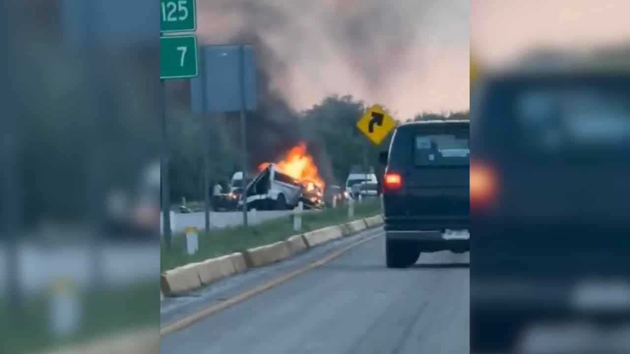 صدمة في المكسيك إثر حادث مروع راح ضحيته 15 شخصا | إرم نيوز