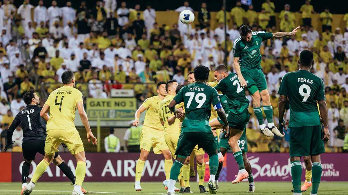 فريق الأهلي السعودي في مواجهة الوصل الإماراتي