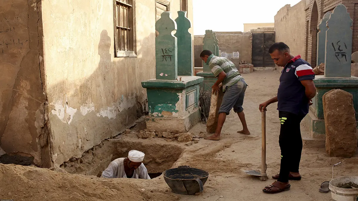 مصريون يستغلون "الموتى" للاستيلاء على مناطق أثرية