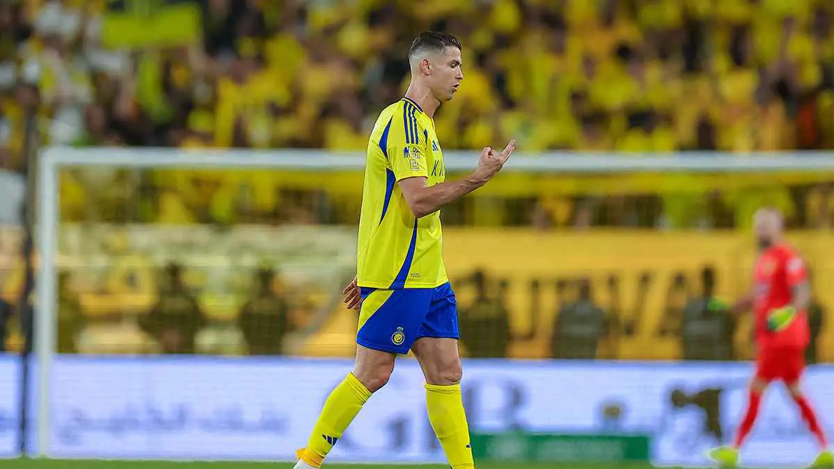 رونالدو "نادم" والهلال رفضه.. تصريح ناري من وليد الفراج (فيديو)