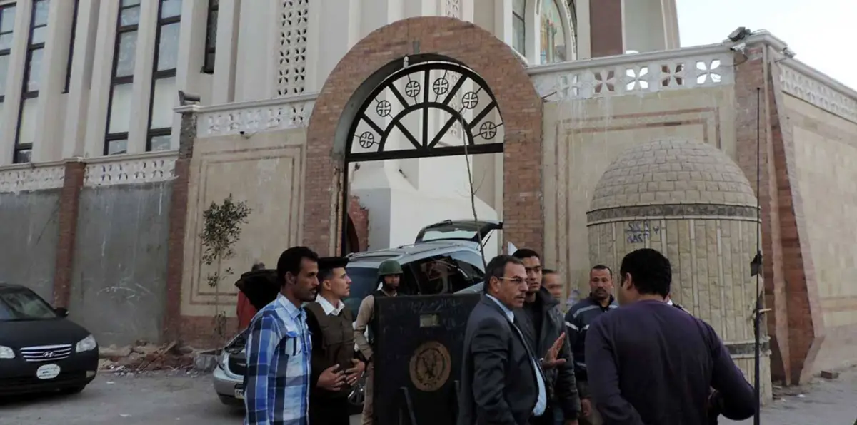 مصر..محاولة اختراق كنيسة القديسين بالإسكندرية تزامناً مع الاستنفار الأمني (فيديو وصور)