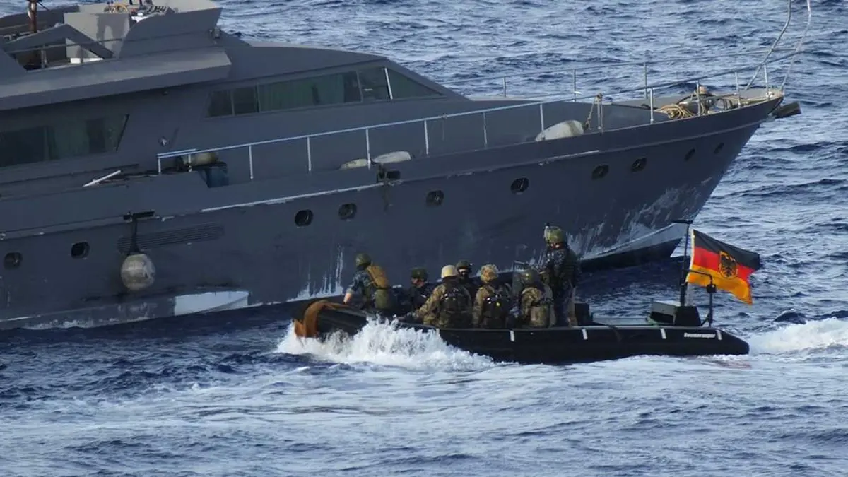 "إيريني" تعترض سفينة في المتوسط للاشتباه في توريدها السلاح إلى ليبيا