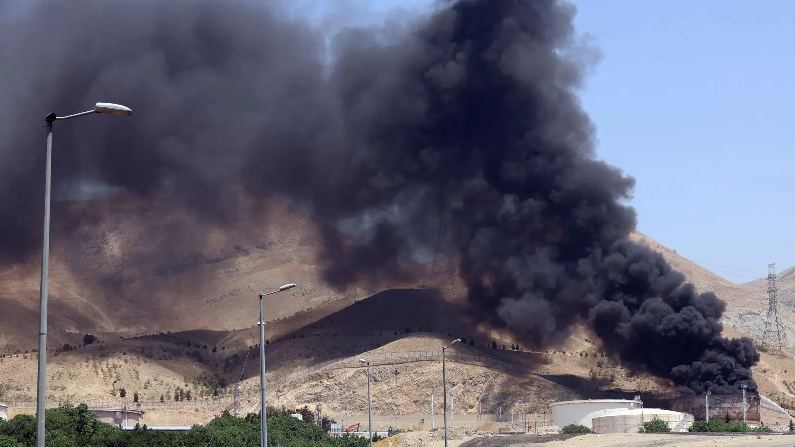انفجارات عنيفة تهز طهران في سادس أيام الحرب (فيديو)