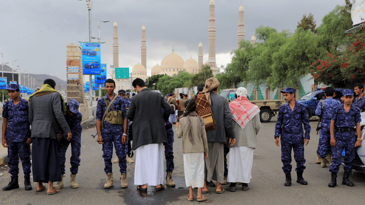 مسؤولون: "أغراض تجسسية" وراء فتح الحوثيين للطرق في اليمن