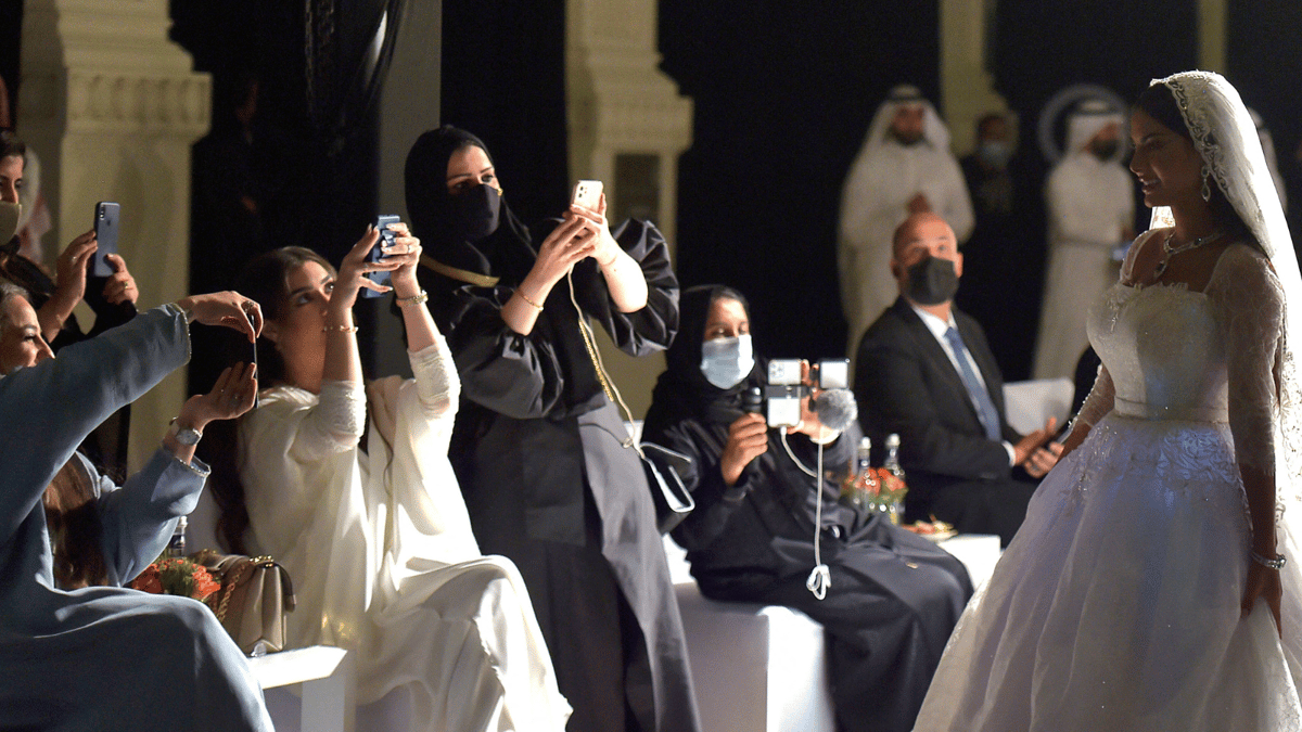 السعودية تستعين بنساء بارزات لقيادة قطاعات الأزياء والفنون والأدب (صور)