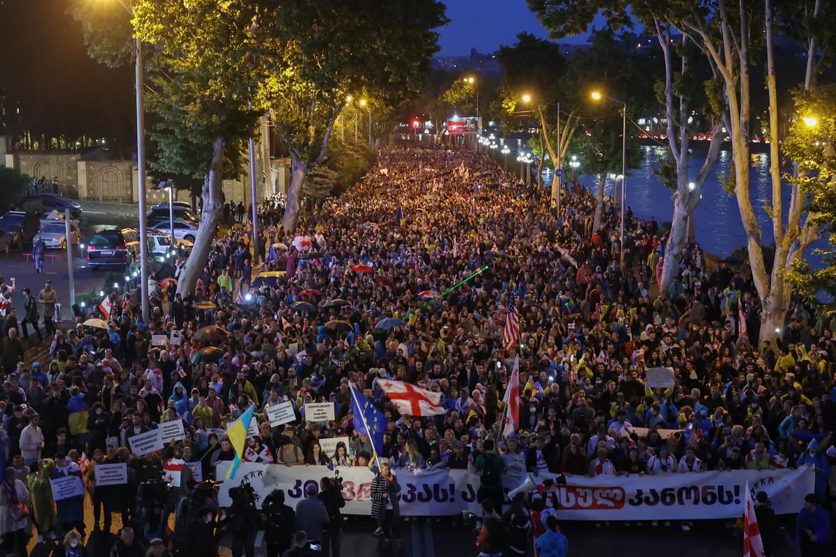 حكومة جورجيا تلوّح بتوقيف المتظاهرين ضد قانون "التأثير الأجنبي"