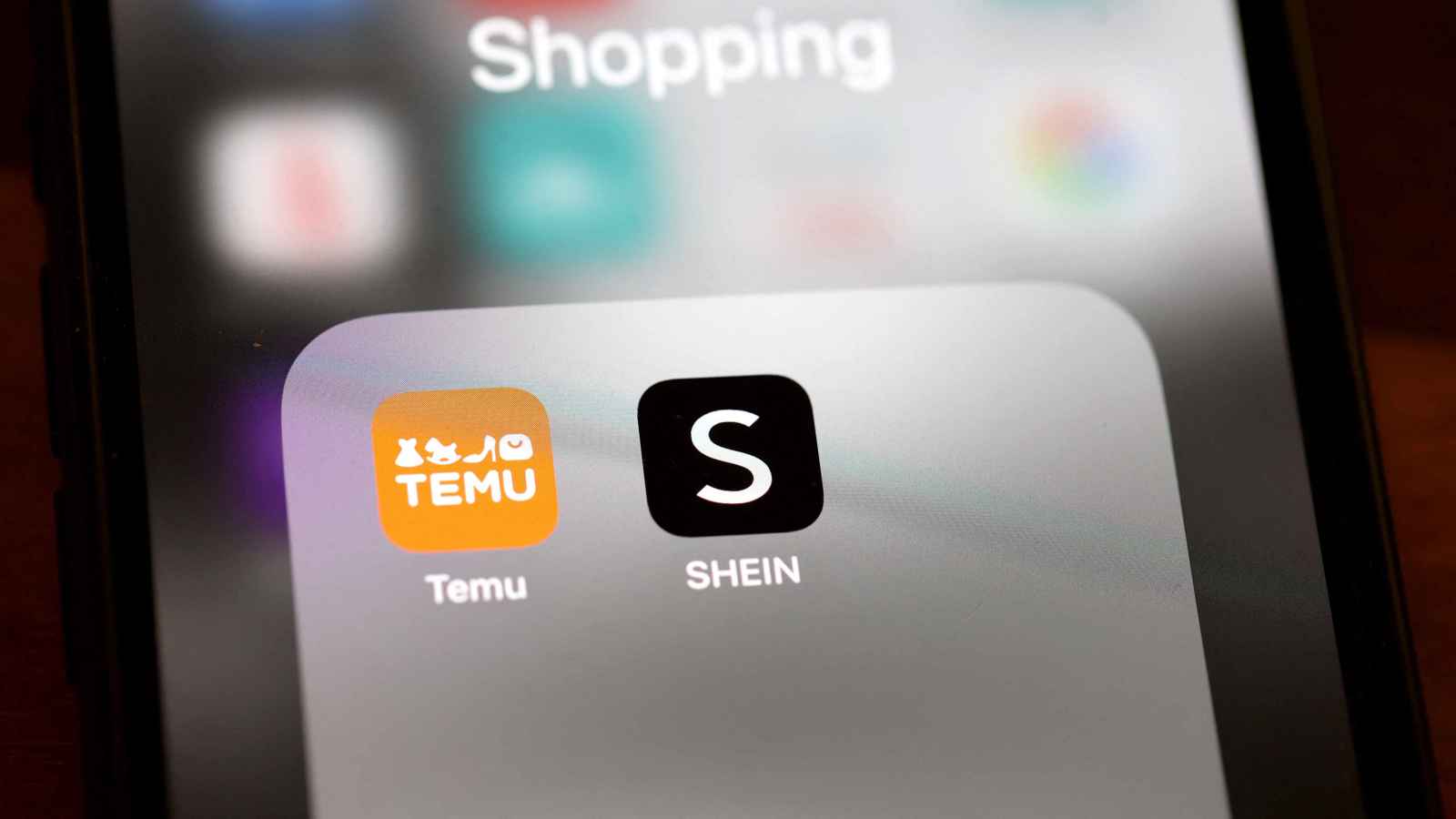 مجلس الشيوخ الفرنسي يناقش مشروع قانون حول الموضة