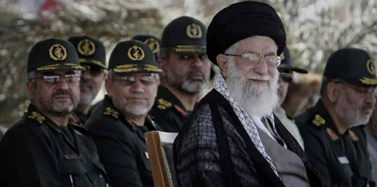 الحرس الثوري ينفي ضلوعه برفع لافتات تهدد روحاني بالموت