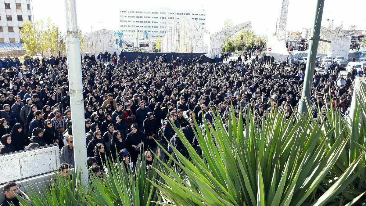 تظاهرة للجامعيين في طهران ضد مستشار خامنئي (فيديو وصور)