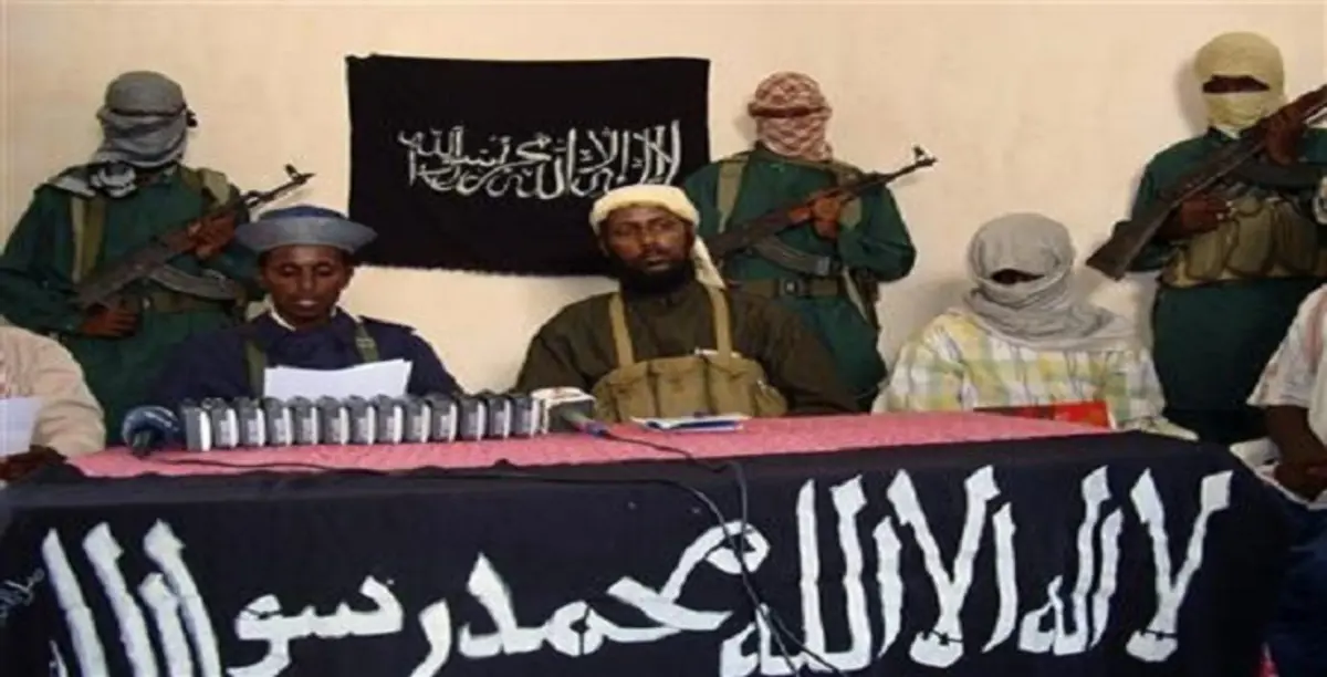 شاهد.. تنظيم القاعدة يجلد طفلا يمنيا (صورة)
