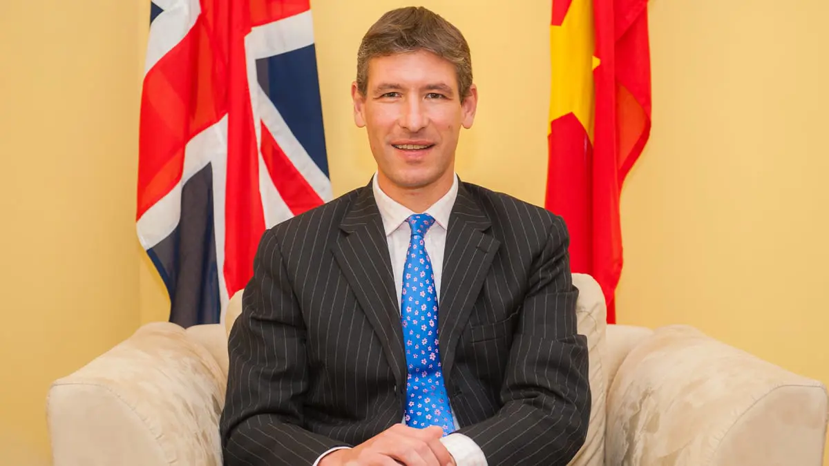 سفير بريطانيا يرد على منتقدي بلاده بعد تقرير عن نفوذ روسيا في السودان