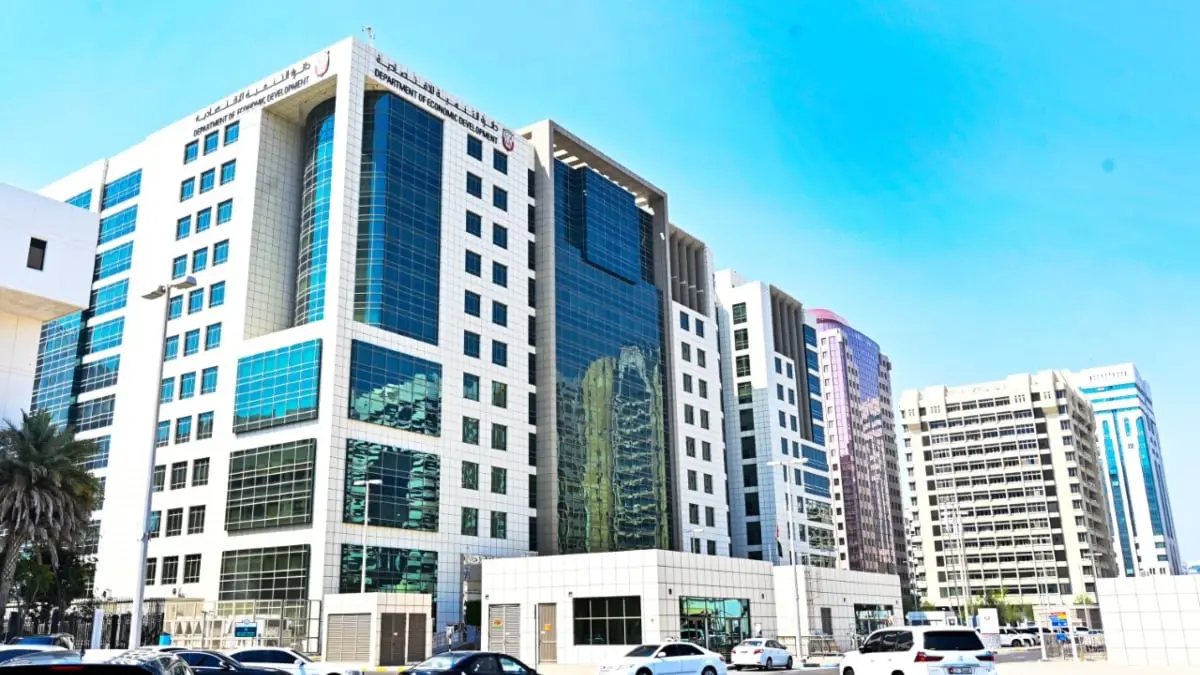 الإمارات.. أبو ظبي تعلن إرشادات استئناف نشاط المطاعم والكافتيريات خارج المراكز التجارية