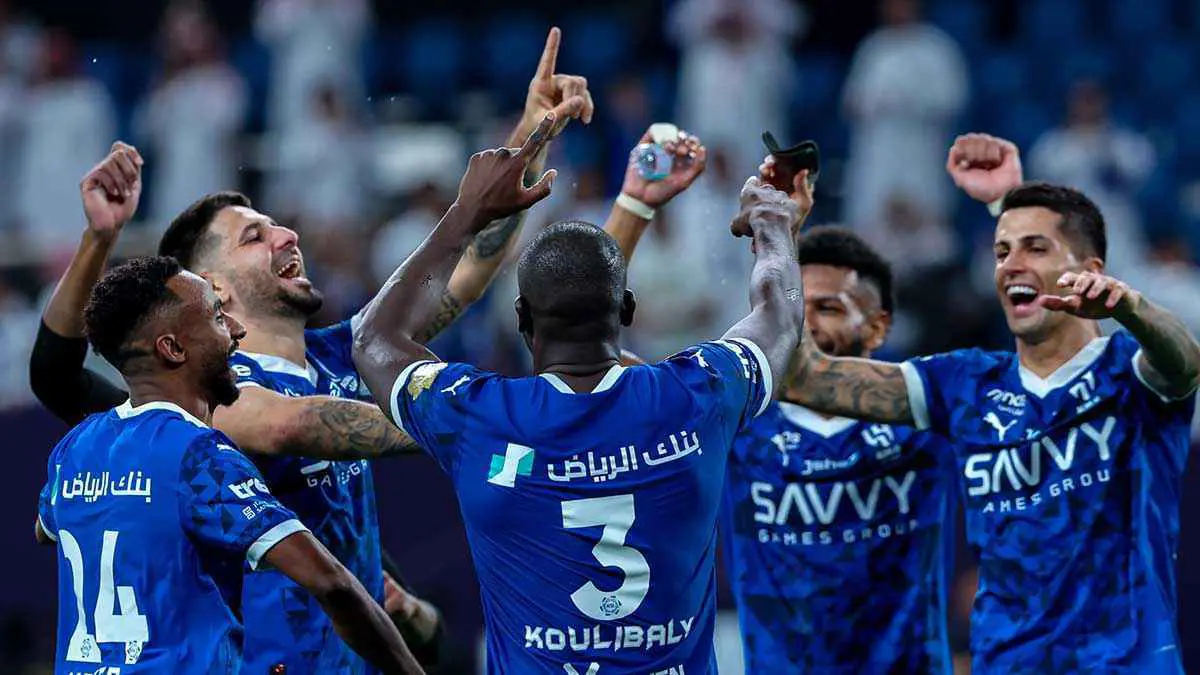 ضربة موجعة للهلال قبل مواجهة الأهلي السعودي
