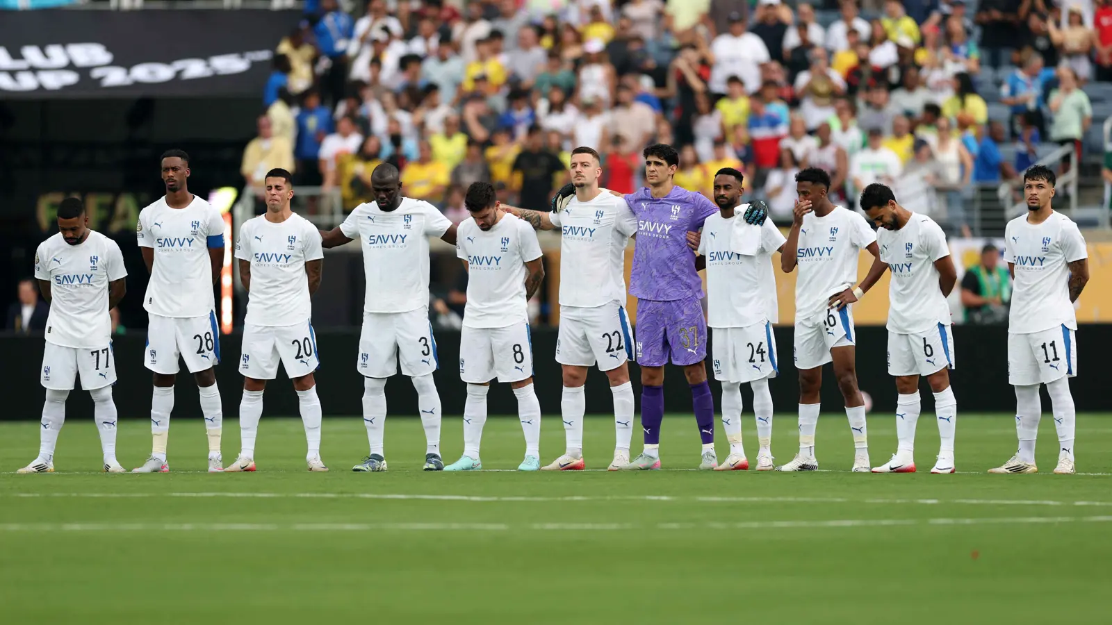 بكاء نجمَيْ الهلال خلال دقيقة صمت على وفاة جوتا قبل مباراة فلوميننسي (فيديو)