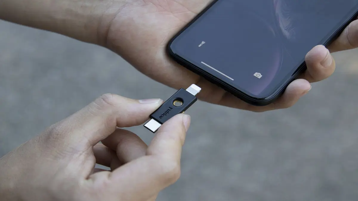 هل تتخلى "أبل" عن مخرج Lightening في الآيفون 2020؟‎
