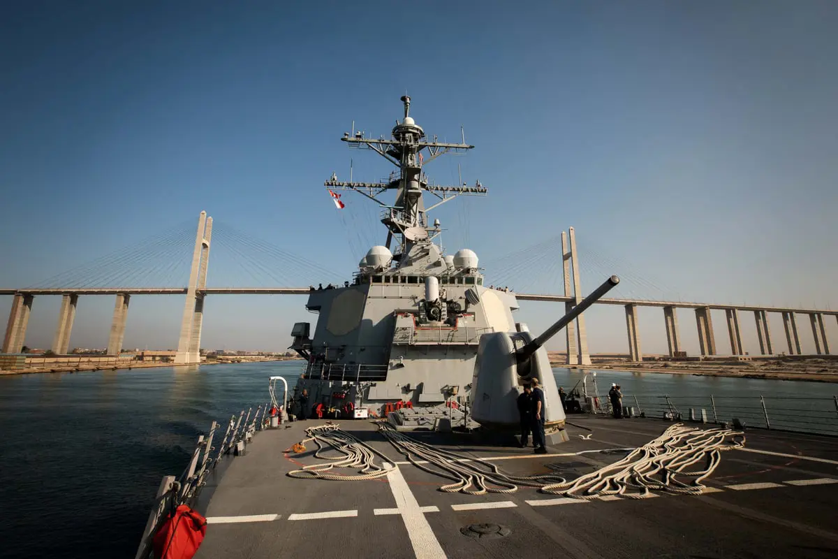 واشنطن تعلن تدمير 4 مسيّرات حوثية استهدفت سفينة حربية أمريكية