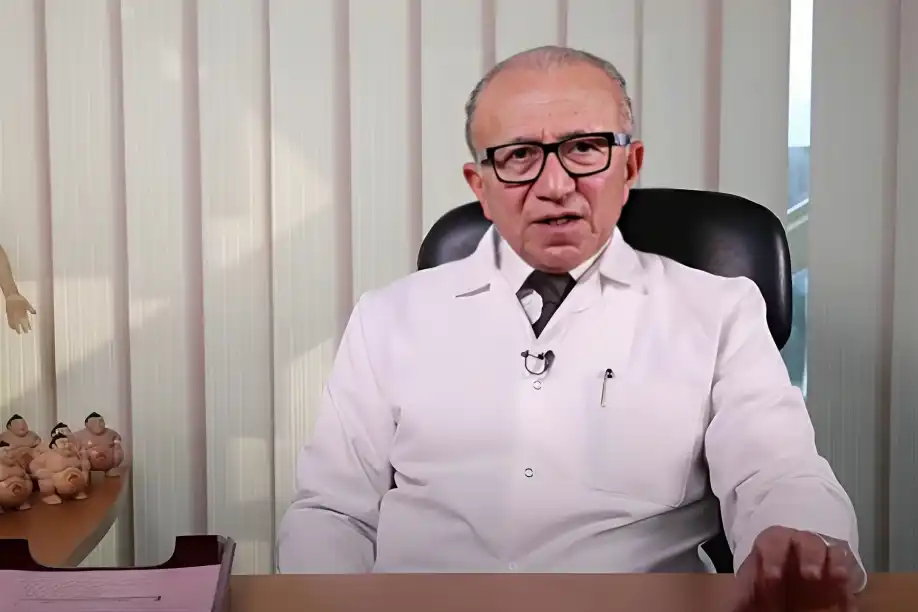 الدكتور أيمن البدراوي، أستاذ الطب بجامعة القاهرة