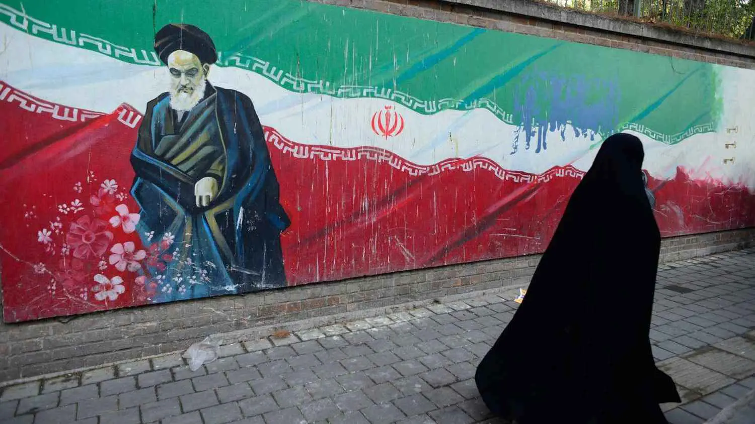 فوضى العراق قد تتكرر.. هل يُسرع التدخل الأمريكي بسقوط النظام الإيراني؟