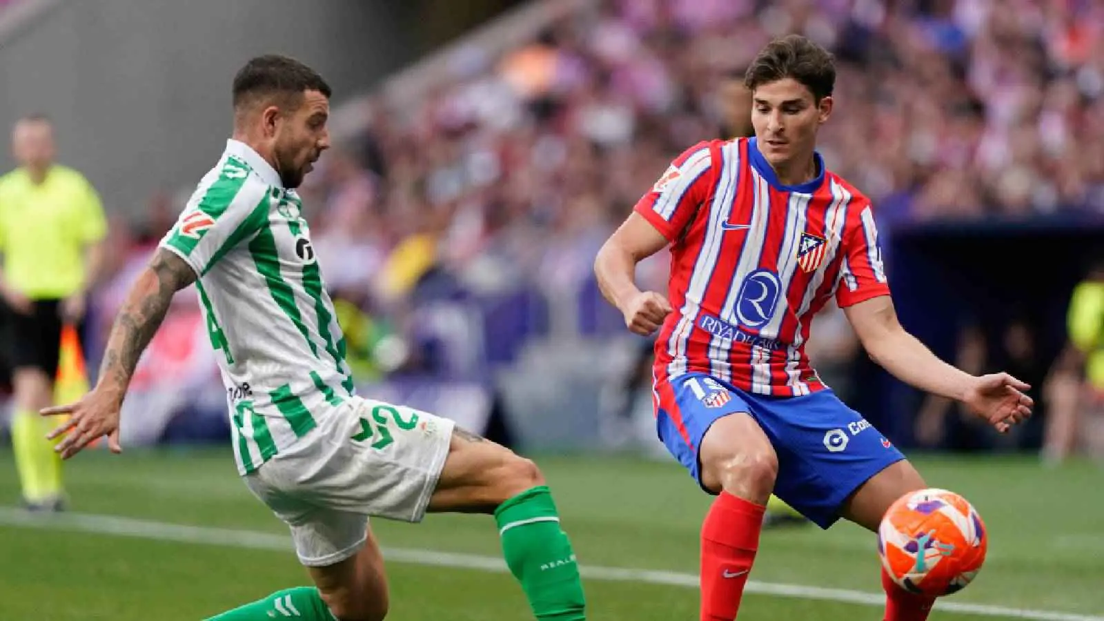 ألفاريز يسجل هدفاً خيالياً لـ"أتلتيكو مدريد" أمام ريال بيتيس (فيديو)