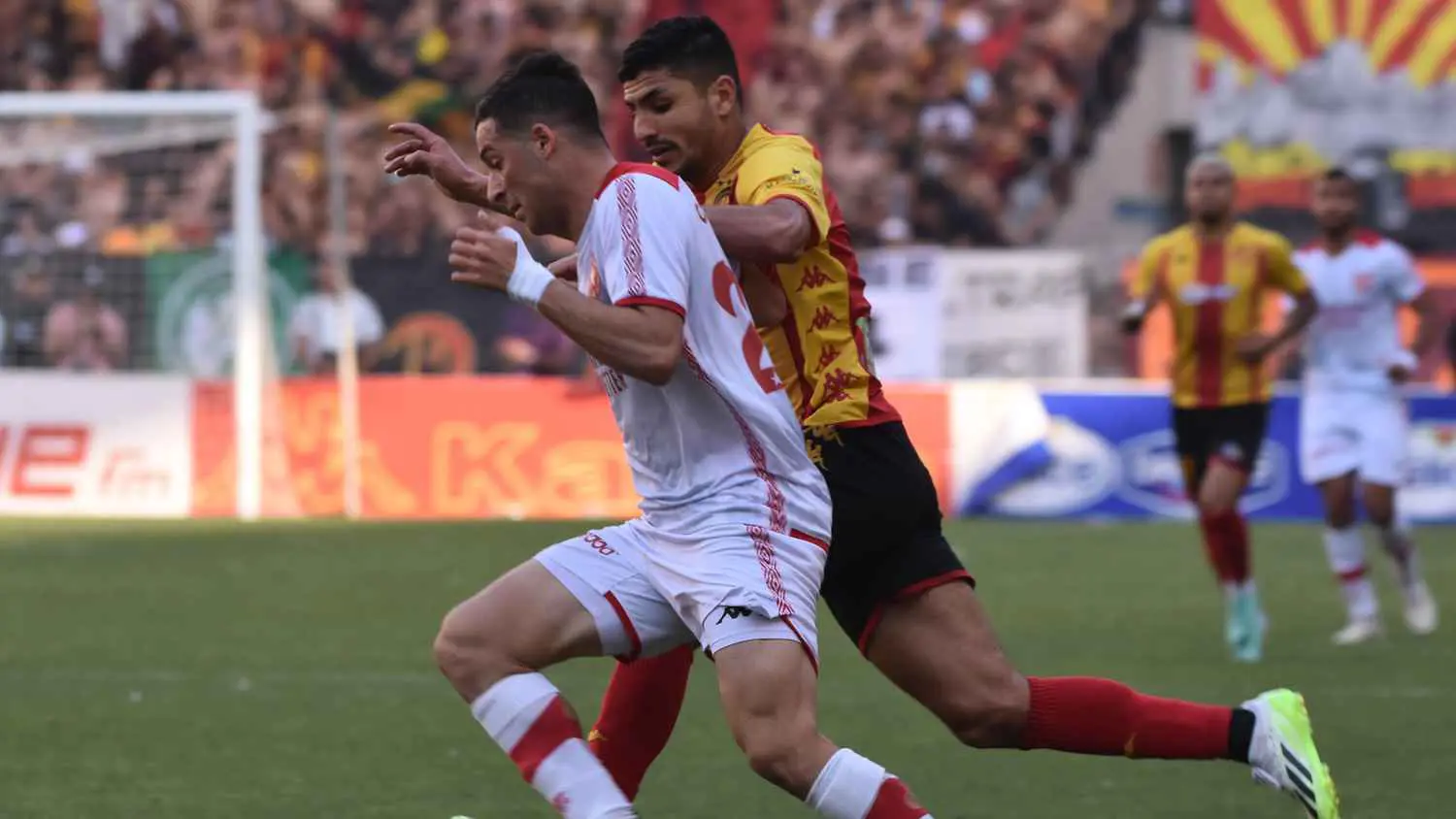 أزمات مالية.. غياب "الفار" واتهامات للحكام.. انطلاقة صاخبة للدوري التونسي
