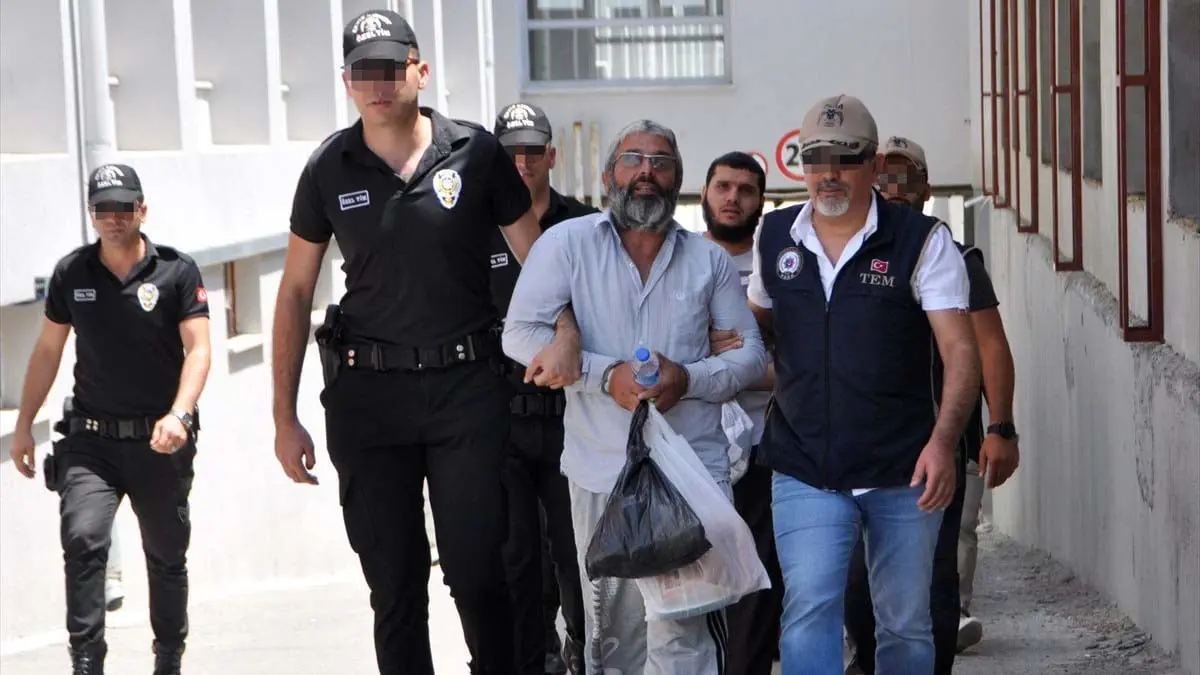 أوقف مرتين سابقا وأخلي سبيله.. سخرية من إعلان تركيا "المتكرر" اعتقال قيادي في داعش (فيديو)
