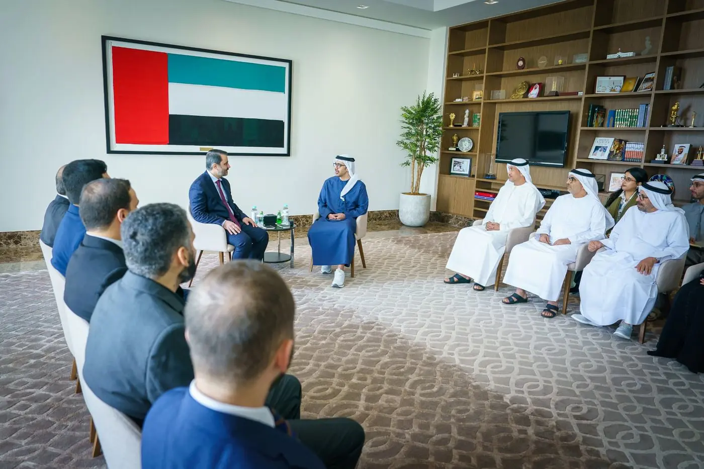 عبد الله بن زايد يستقبل الشيباني ويؤكد دعم الإمارات لاستقرار سوريا