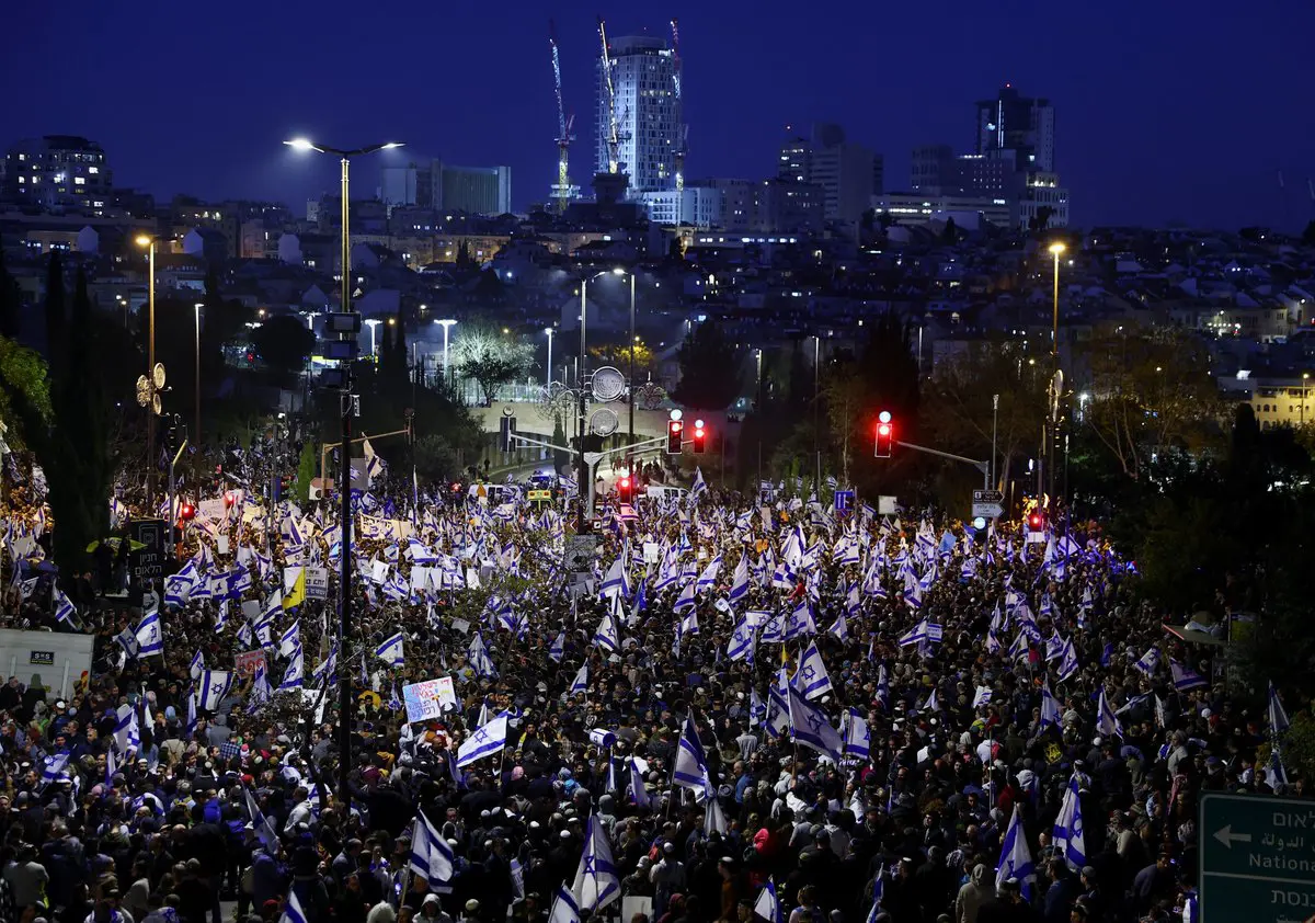 الآلاف يشاركون باحتجاجات على التعديلات القضائية في إسرائيل