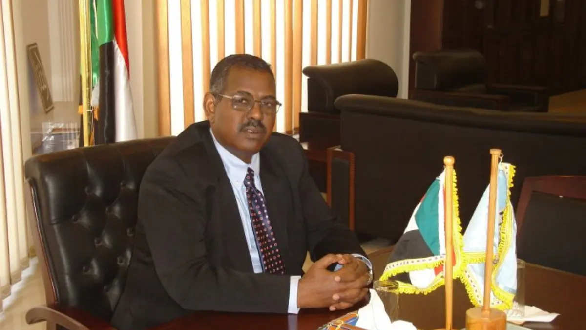 السودان.. السلطات تلاحق رئيس الوزراء السابق بتهم فساد