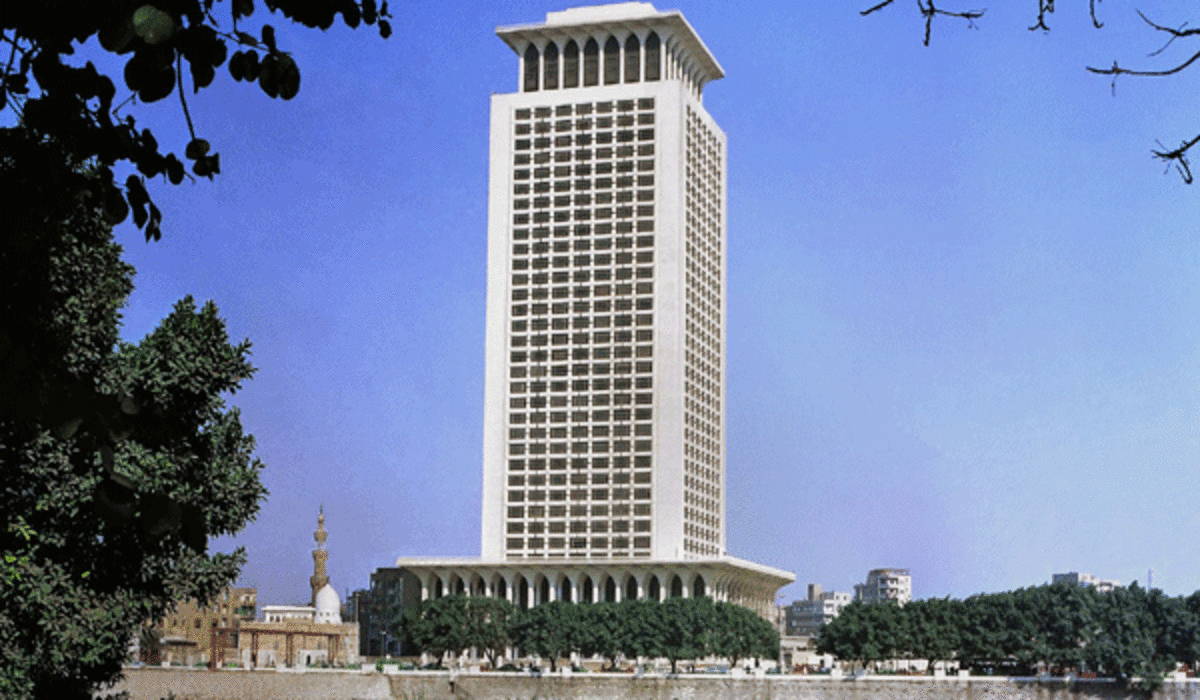 مصر تشدد قواعد منح التأشيرات للزائرين الأفراد