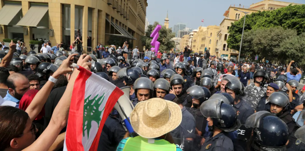 مواجهات بين الأمن ومتظاهرين في بيروت تزامنا مع جلسة حوار