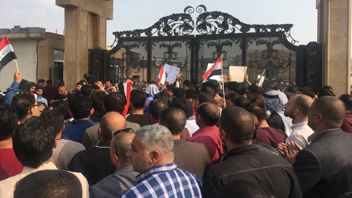 العراق.. تجدد الاحتجاجات في البصرة للمطالبة بتحسين الأوضاع المعيشية (صور وفيديو)