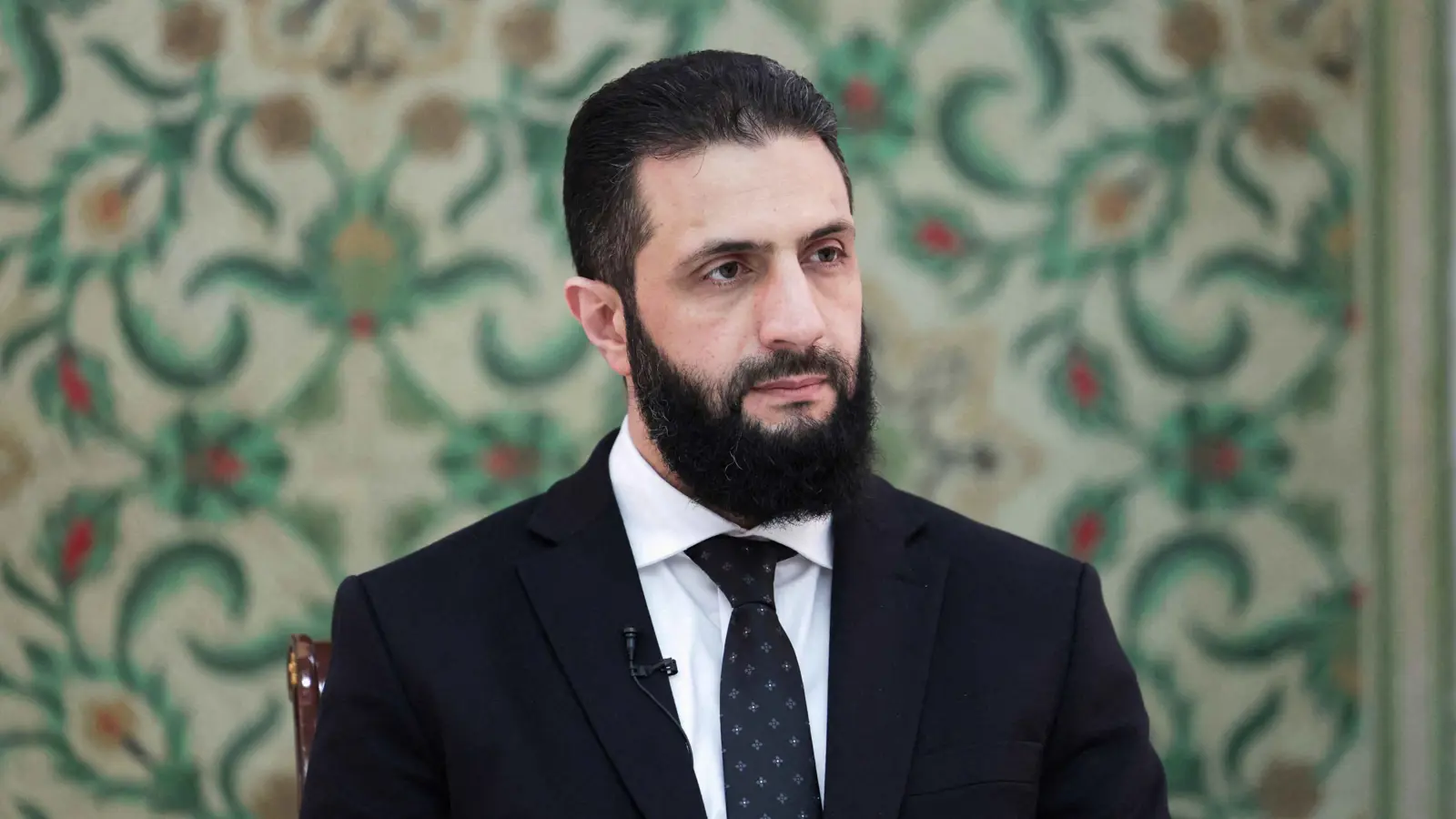 رسالة من الشرع إلى ترامب.. هل ترفع واشنطن العقوبات عن دمشق؟
