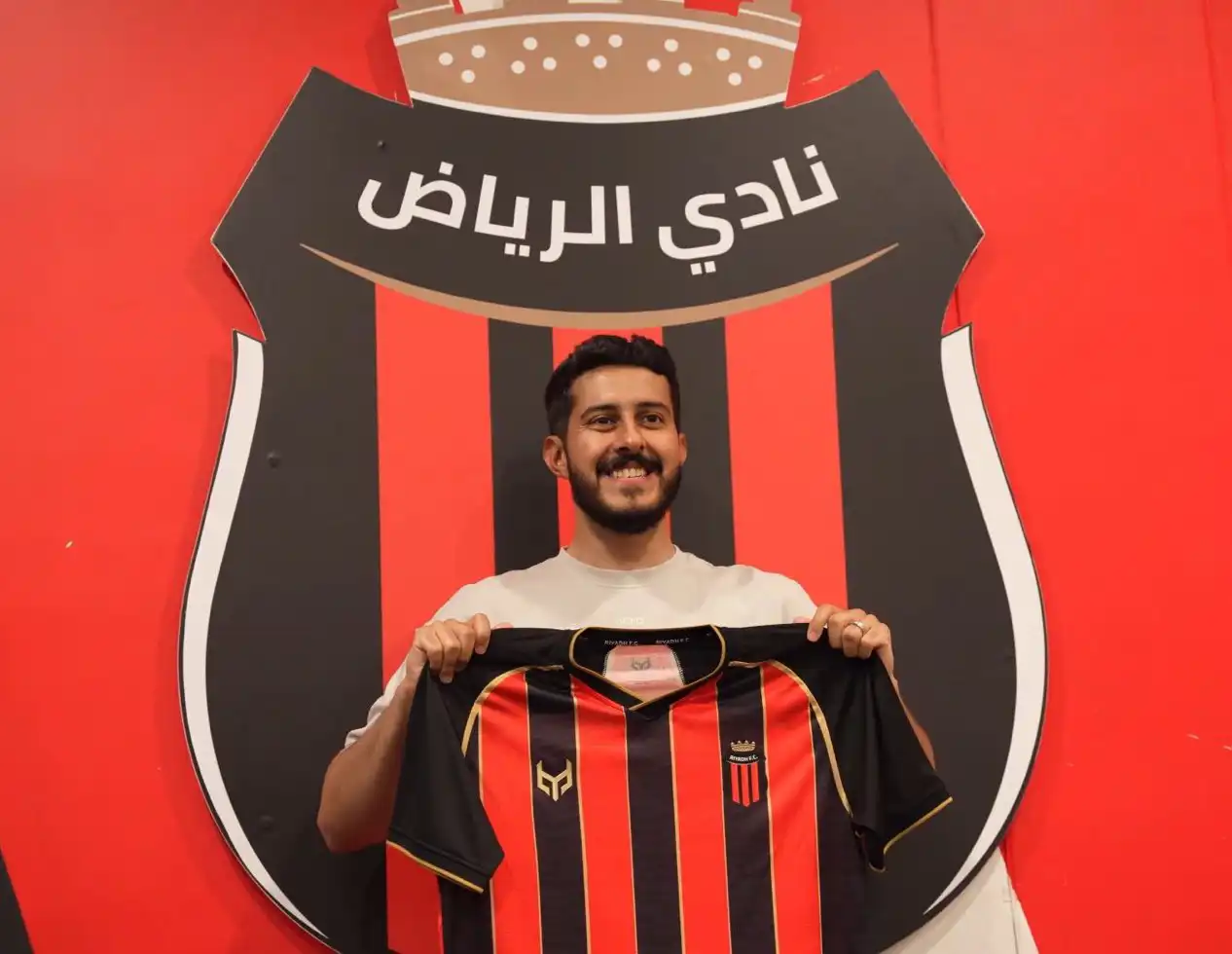 ريان أوسمنز بقميص الرياض