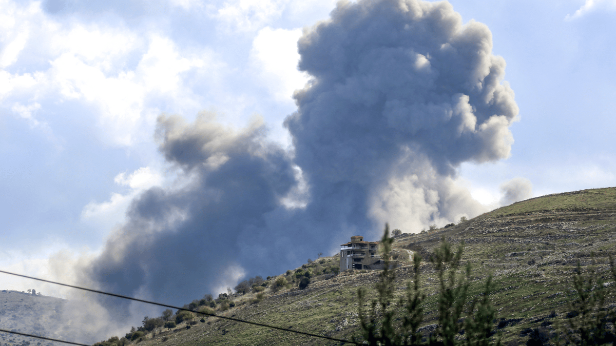 غارات إسرائيلية وقصف بقنابل الفوسفور على جنوبي لبنان