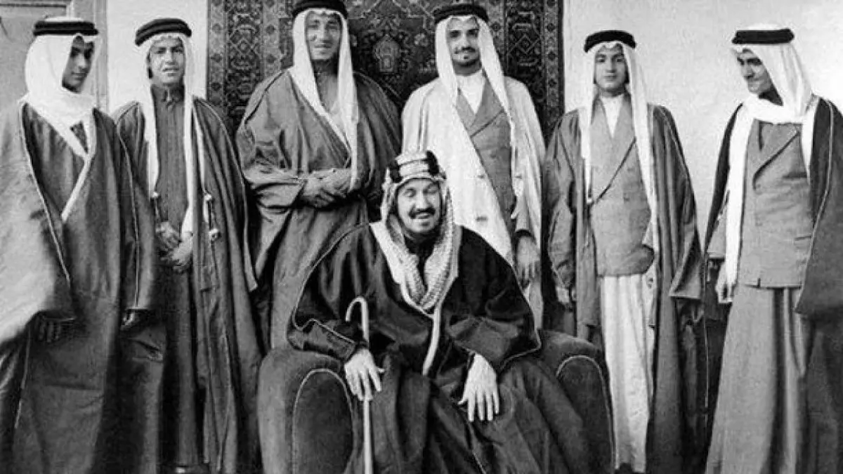 من بقي على قيد الحياة من أبناء الملك المؤسس للسعودية بعد رحيل الأمير متعب؟