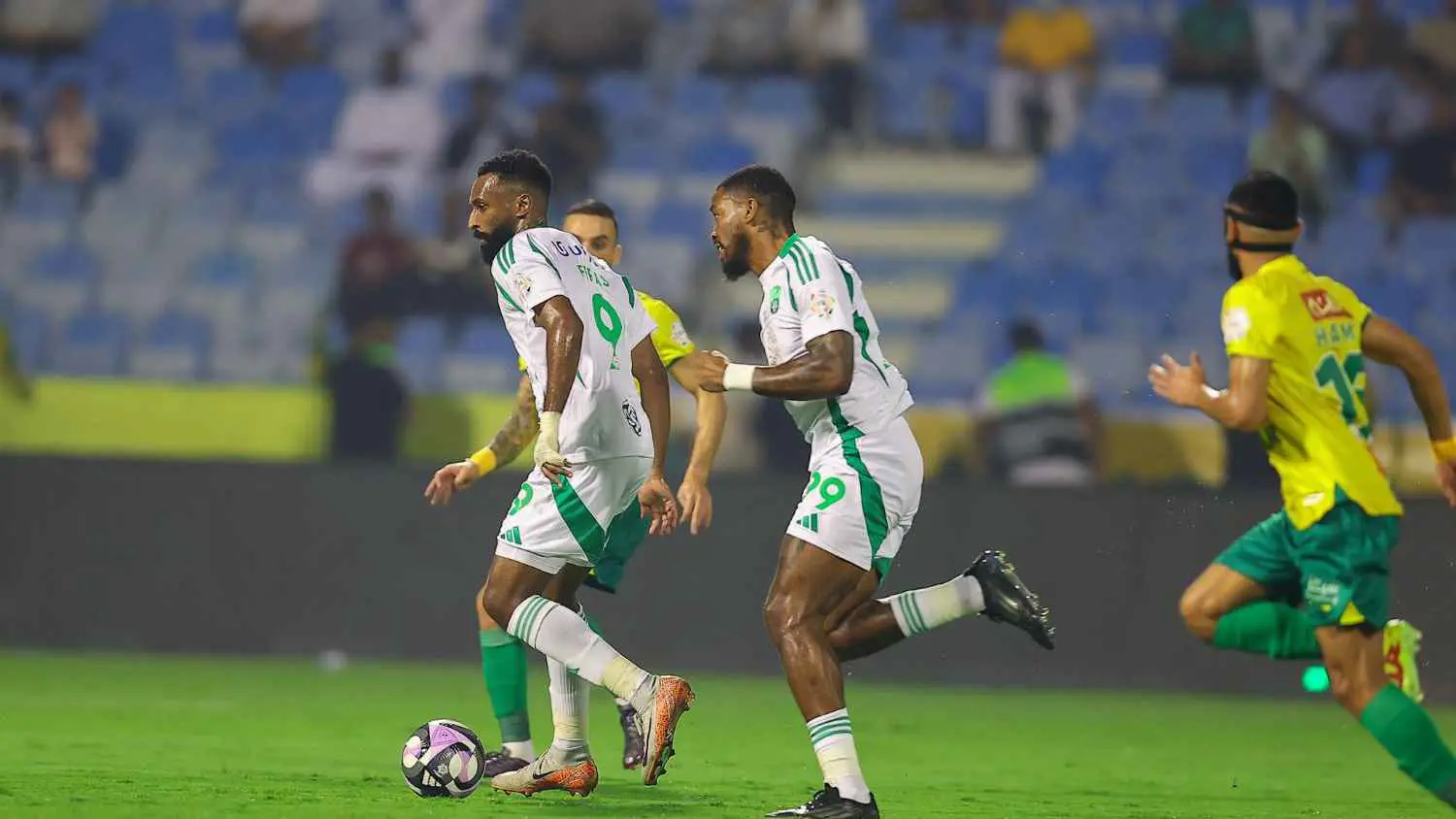 الأهلي والخليج في الدوري السعودي