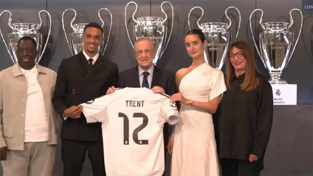 ظهرت في حفل ريال مدريد.. من هي صديقة ترينت ألكسندر أرنولد؟ (صور)