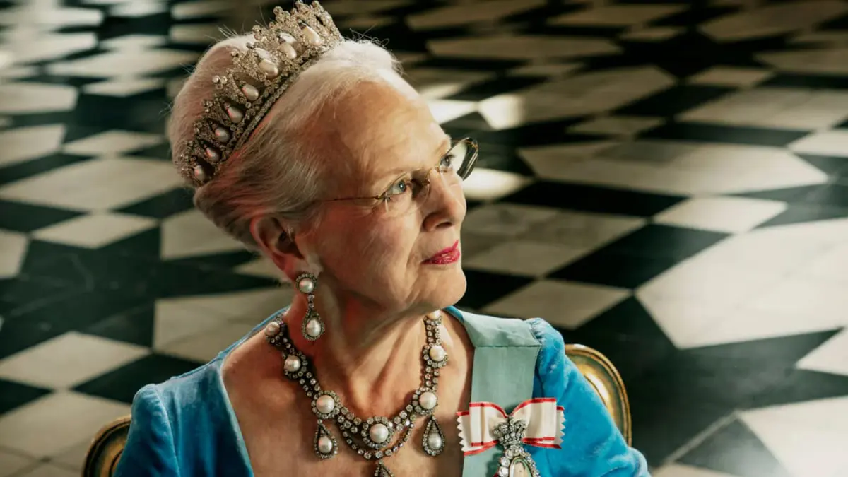 لماذا تخلّت ملكة الدنمارك عن العرش لابنها؟ (فيديو إرم) 