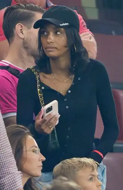 علياء محمد صديقة فلوريان فيرتز نجم ليفربول