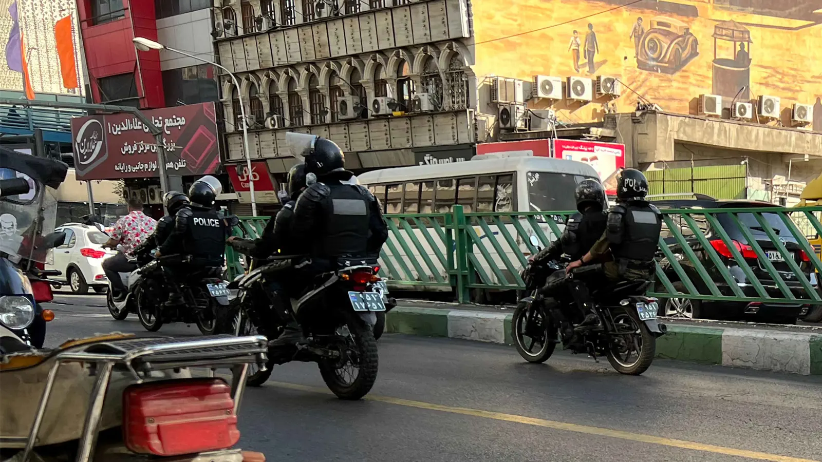 مقتل 3 عناصر من الشرطة الإيرانية في هجوم مسلح بمدينة شابهار
