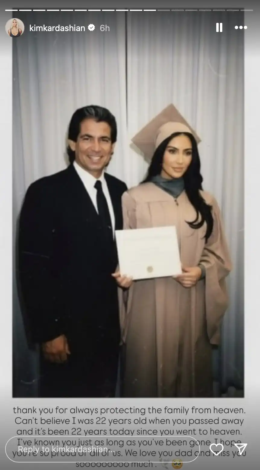 صورة كيم كارداشيان مع والدها بالذكاء الاصطناعي