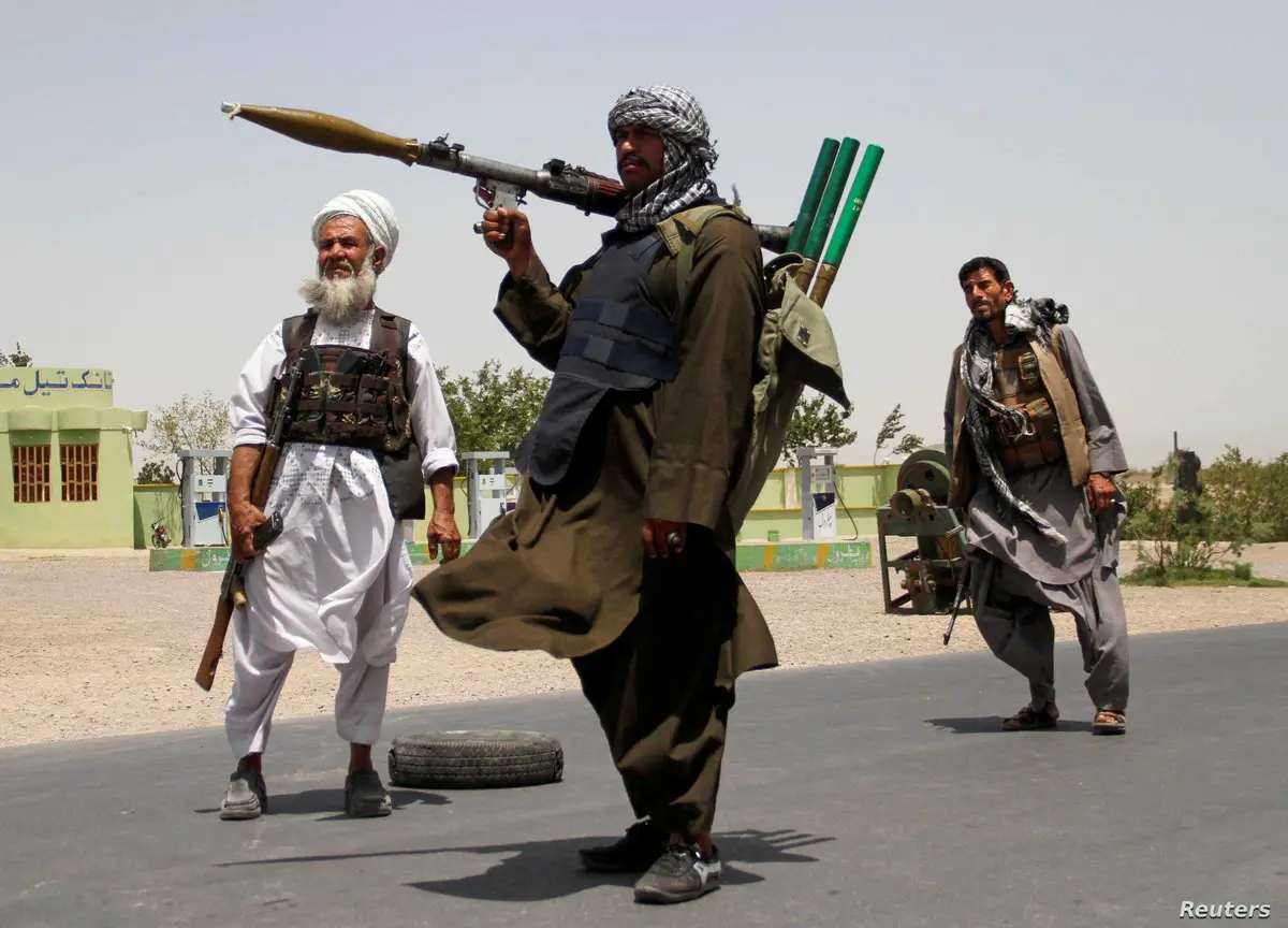 قائد بارز في حركة طالبان يعلن انشقاقه (فيديو)